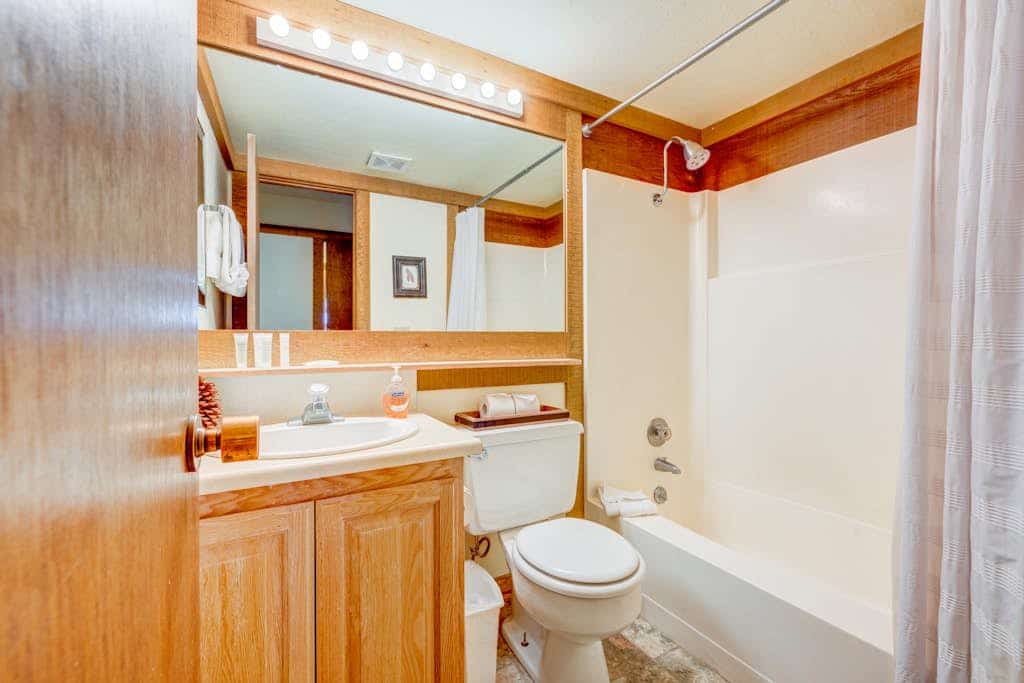 Cheery Gold Bend Family Condo