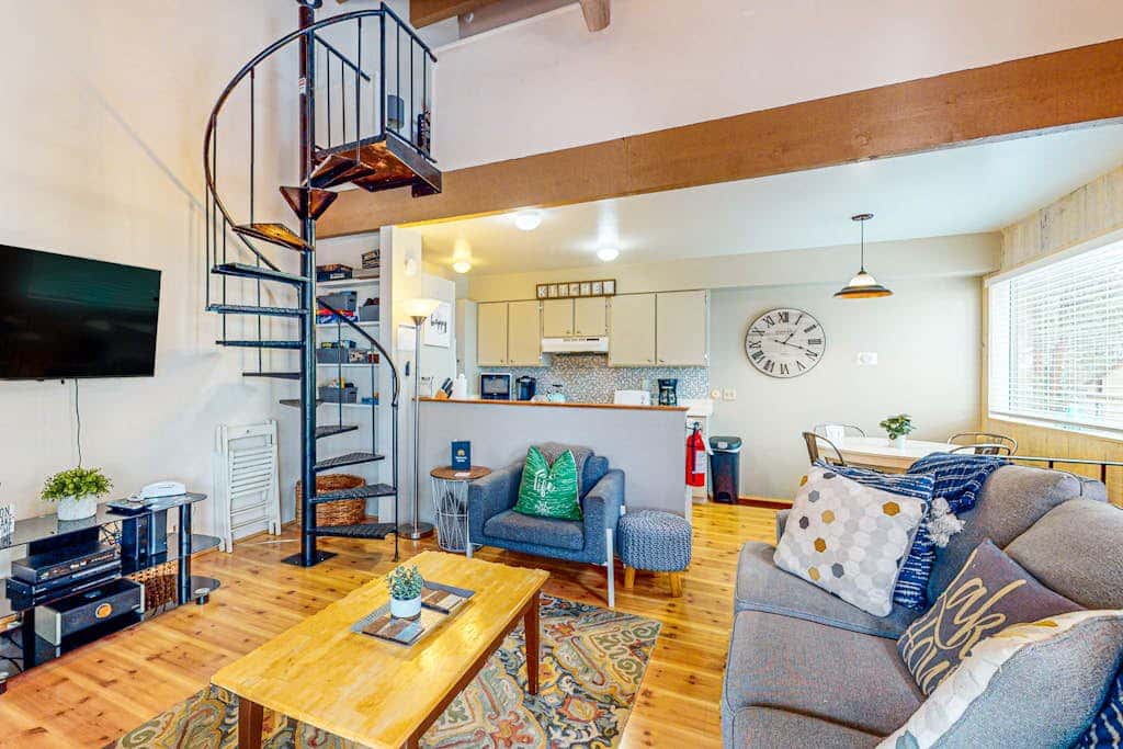 Family-Friendly Condo with Pool, Tennis, Deck & Walk to Beach Access