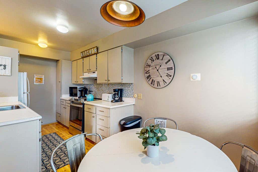 Family-Friendly Condo with Pool, Tennis, Deck & Walk to Beach Access