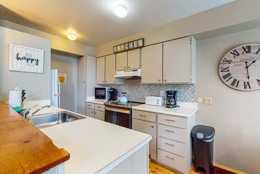 Family-Friendly Condo with Pool, Tennis, Deck & Walk to Beach Access