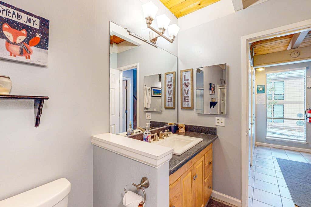 Family-Friendly Condo with Pool, Tennis, Deck & Walk to Beach Access