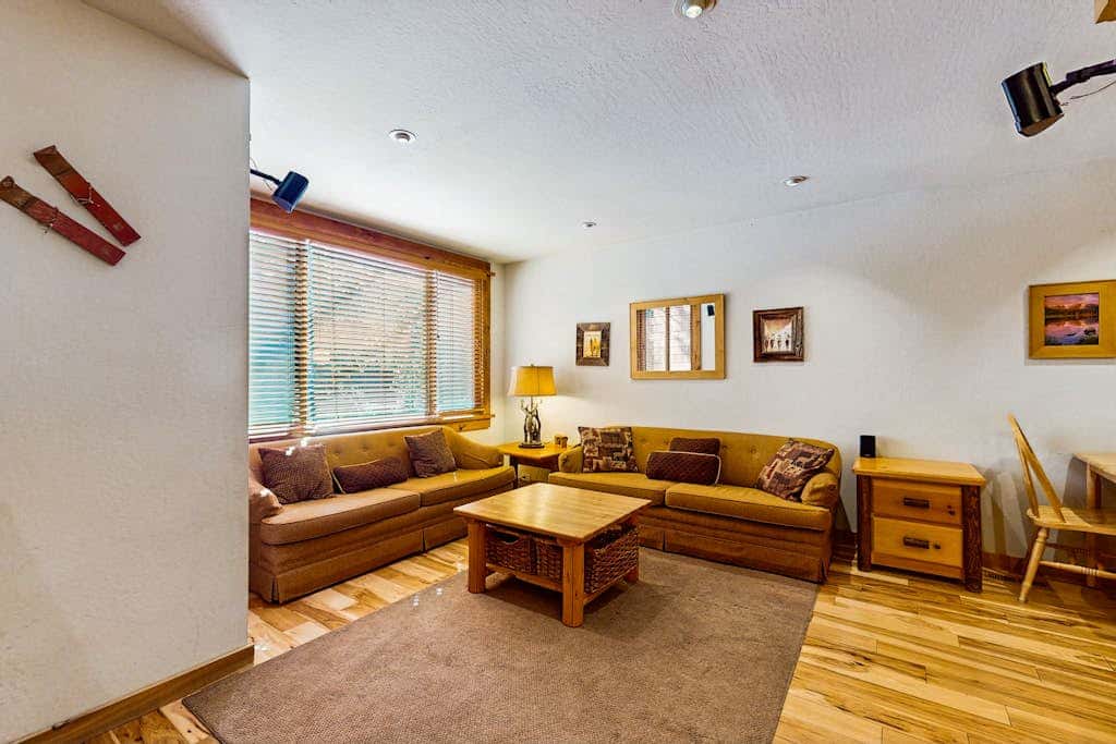 Beautiful Ski-in-ski-out villa with shared hot tubs & pools & tennis and free WiFi