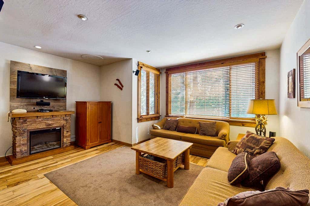 Beautiful Ski-in-ski-out villa with shared hot tubs & pools & tennis and free WiFi