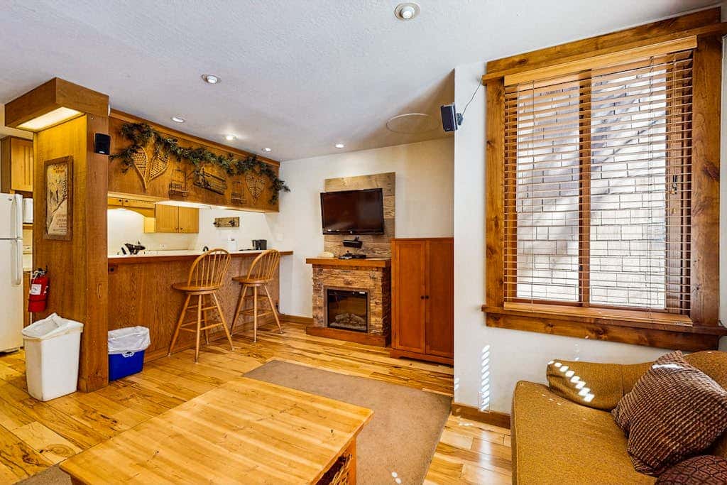 Beautiful Ski-in-ski-out villa with shared hot tubs & pools & tennis and free WiFi