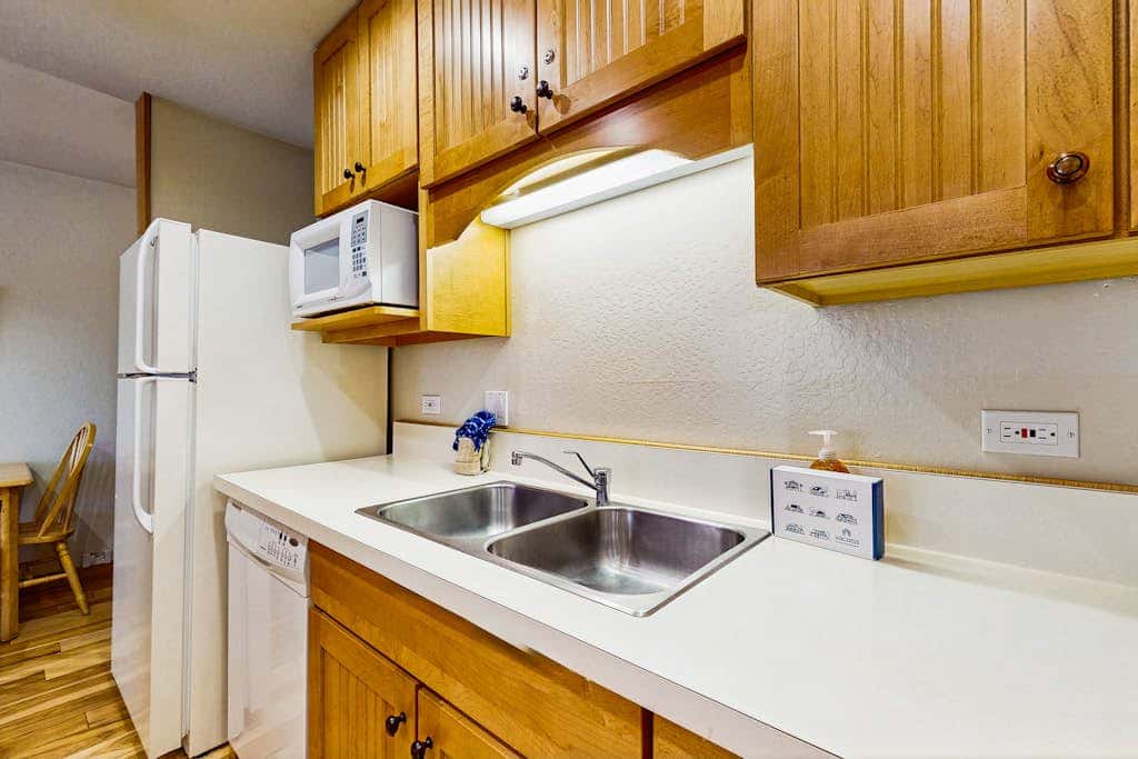 Beautiful Ski-in-ski-out villa with shared hot tubs & pools & tennis and free WiFi