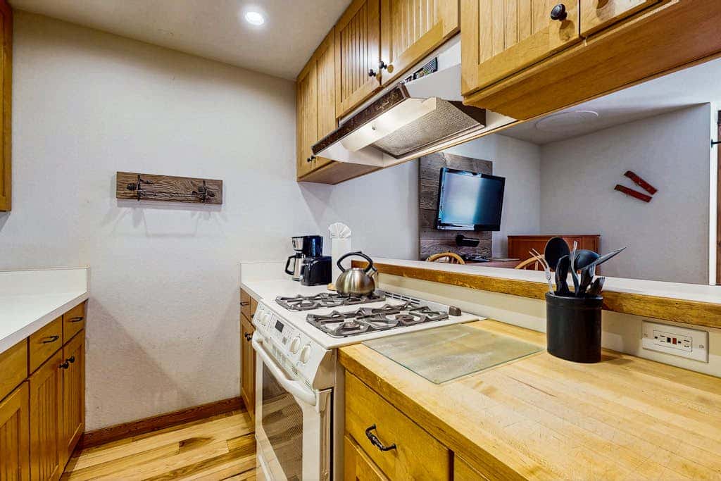 Beautiful Ski-in-ski-out villa with shared hot tubs & pools & tennis and free WiFi