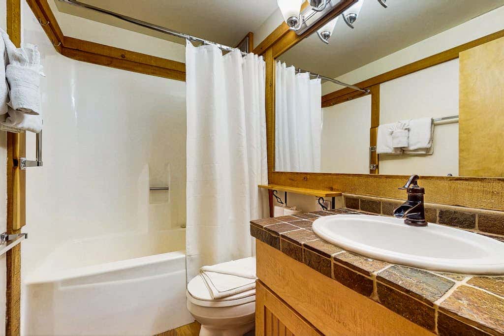 Beautiful Ski-in-ski-out villa with shared hot tubs & pools & tennis and free WiFi