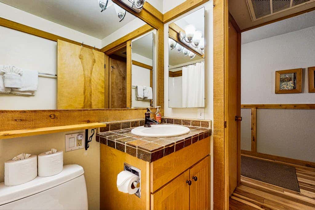 Beautiful Ski-in-ski-out villa with shared hot tubs & pools & tennis and free WiFi
