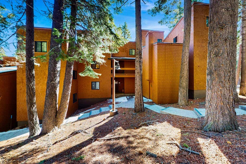 Beautiful Ski-in-ski-out villa with shared hot tubs & pools & tennis and free WiFi