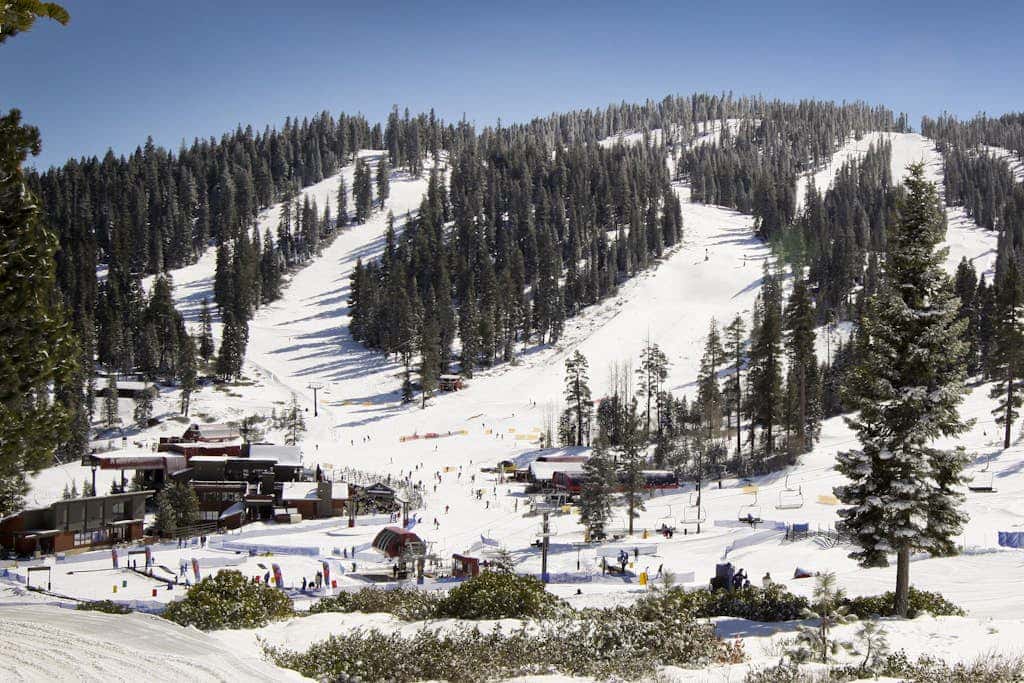 Beautiful Ski-in-ski-out villa with shared hot tubs & pools & tennis and free WiFi