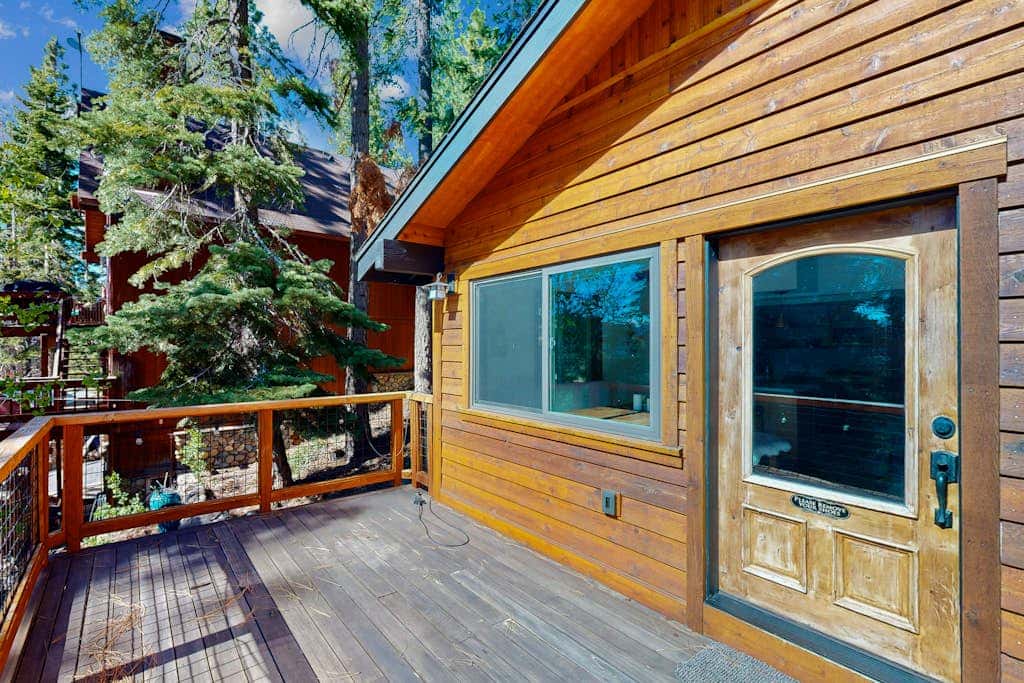 Forest getaway with spectacular lake view, 2 decks & hot tub - near Kings Beach