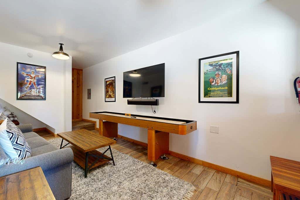 Forest getaway with spectacular lake view, 2 decks & hot tub - near Kings Beach