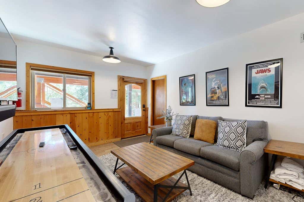 Forest getaway with spectacular lake view, 2 decks & hot tub - near Kings Beach