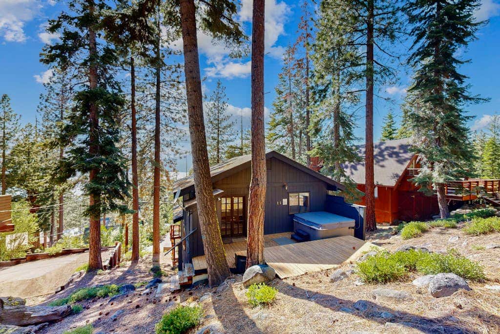 Forest getaway with spectacular lake view, 2 decks & hot tub - near Kings Beach