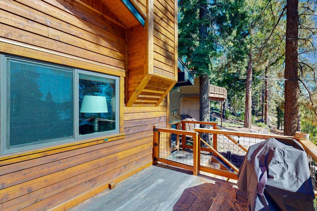 Forest getaway with spectacular lake view, 2 decks & hot tub - near Kings Beach