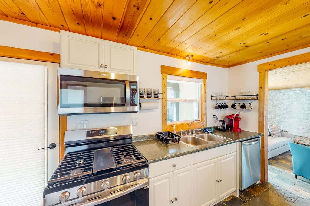 Modern lake-view hotel - all eight rooms - dog-friendly - near beach & golf