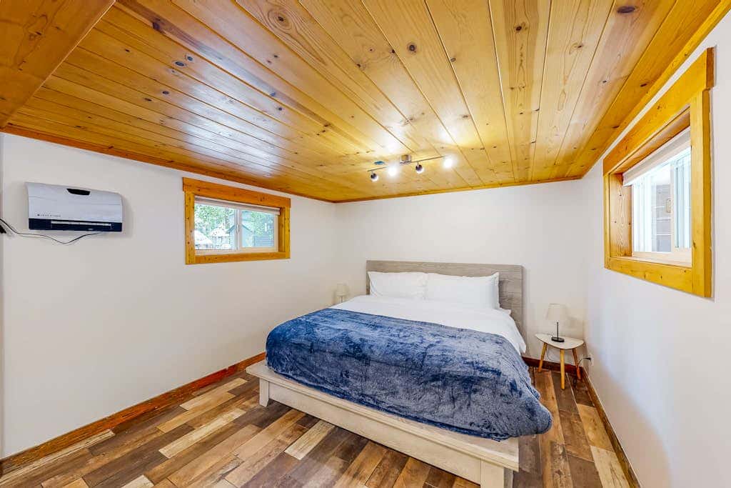 Modern lake-view hotel - all eight rooms - dog-friendly - near beach & golf