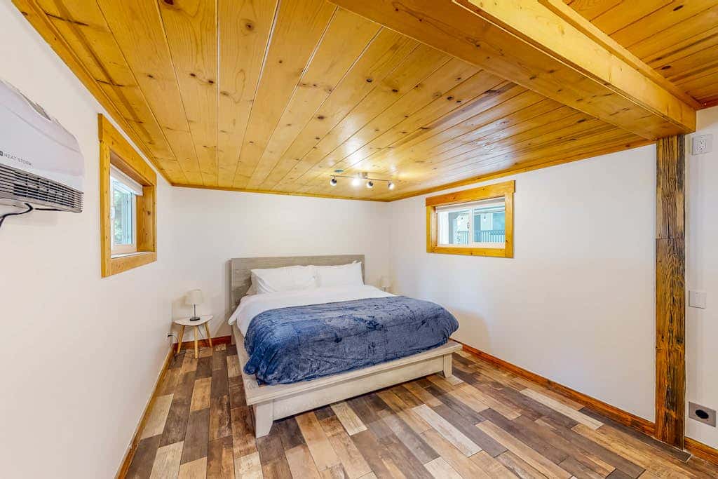 Modern lake-view hotel - all eight rooms - dog-friendly - near beach & golf