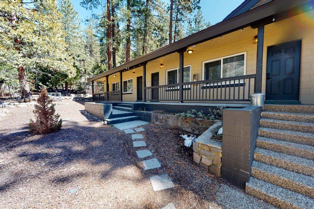 Modern lake-view hotel - all eight rooms - dog-friendly - near beach & golf