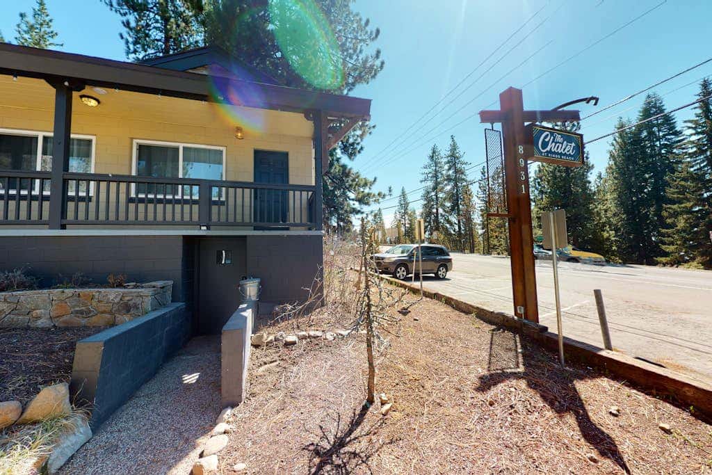 Modern lake-view hotel - all eight rooms - dog-friendly - near beach & golf