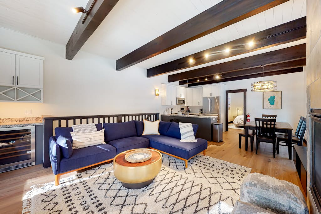 Tahoe-Modern Condo with High-Speed WiFi, Fireplace, & W/D