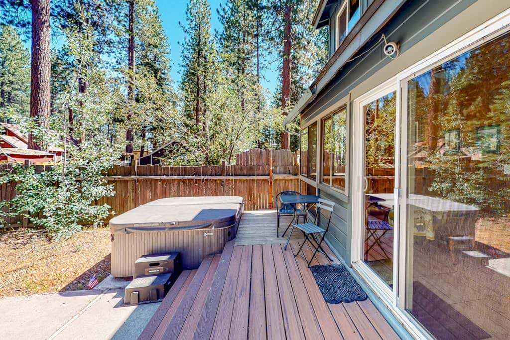 Hot Tub & Backyard - Walk 2 Blocks to Lake & Restaurants