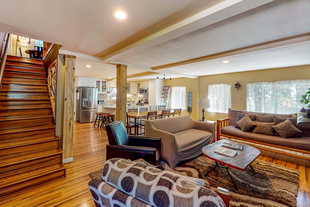 Hot Tub & Backyard - Walk 2 Blocks to Lake & Restaurants