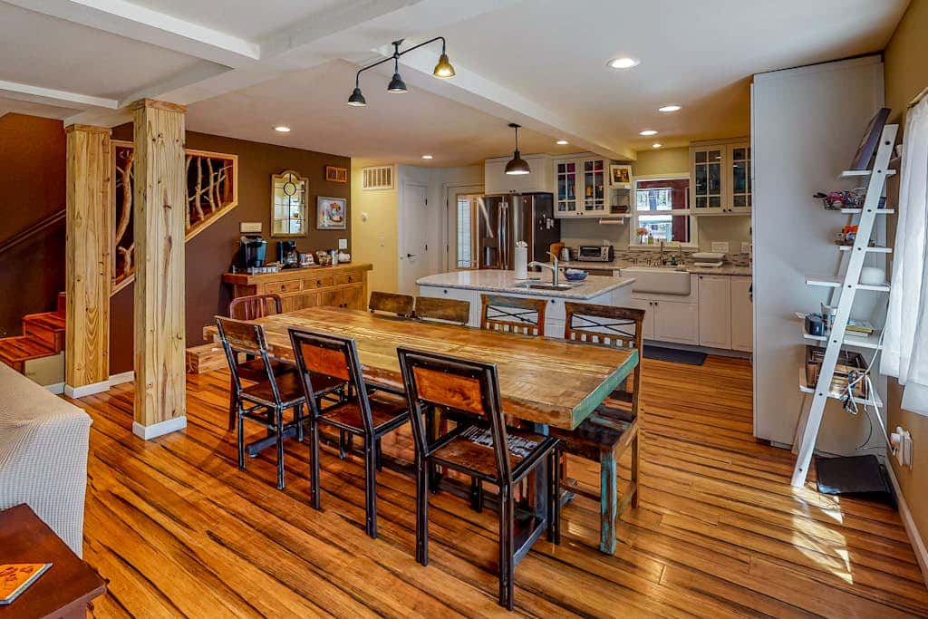 Hot Tub & Backyard - Walk 2 Blocks to Lake & Restaurants