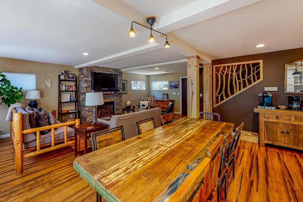 Hot Tub & Backyard - Walk 2 Blocks to Lake & Restaurants