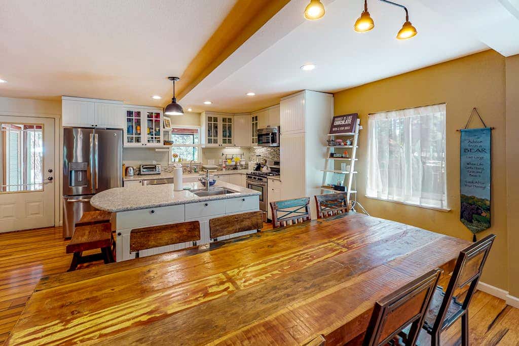Hot Tub & Backyard - Walk 2 Blocks to Lake & Restaurants