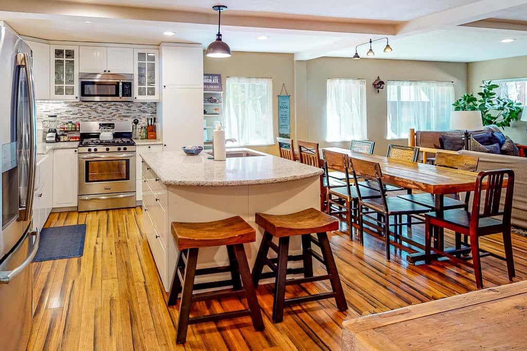 Hot Tub & Backyard - Walk 2 Blocks to Lake & Restaurants
