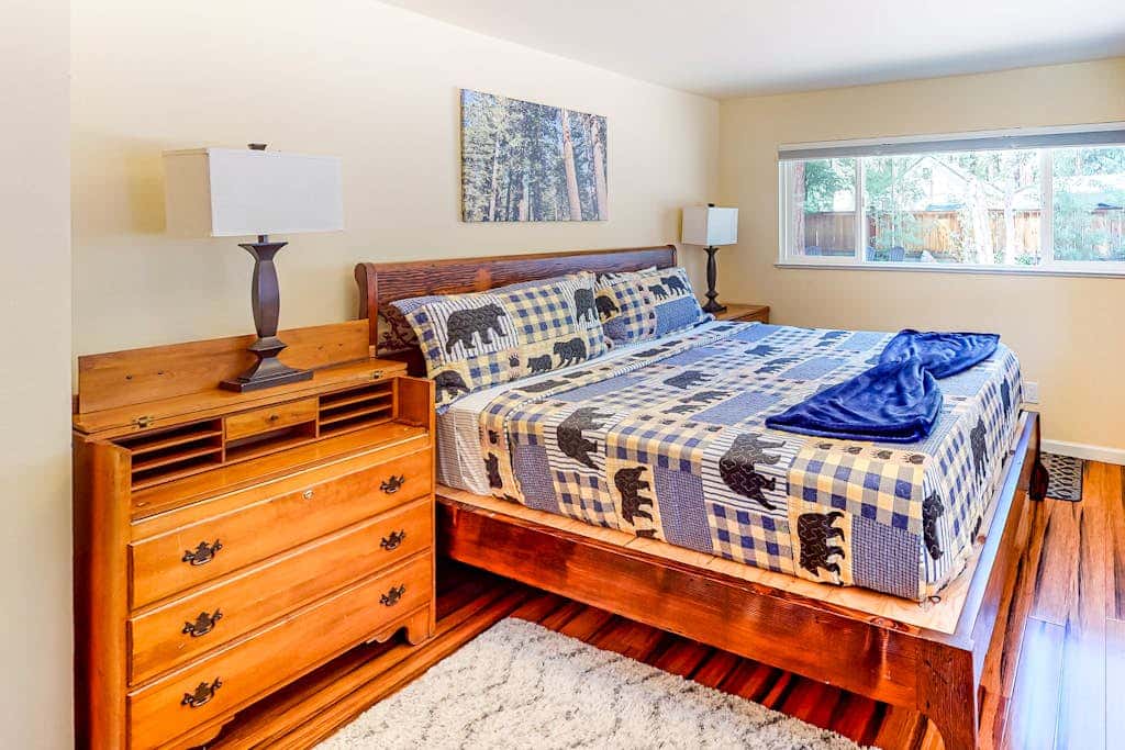 Hot Tub & Backyard - Walk 2 Blocks to Lake & Restaurants