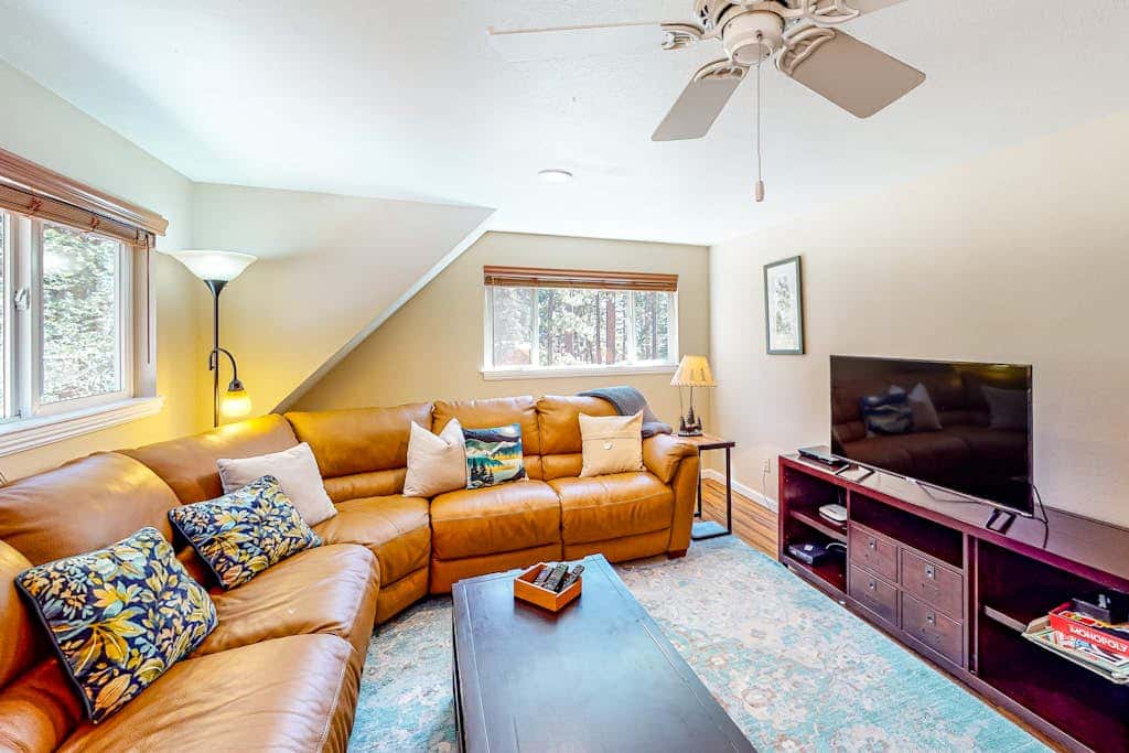 Hot Tub & Backyard - Walk 2 Blocks to Lake & Restaurants