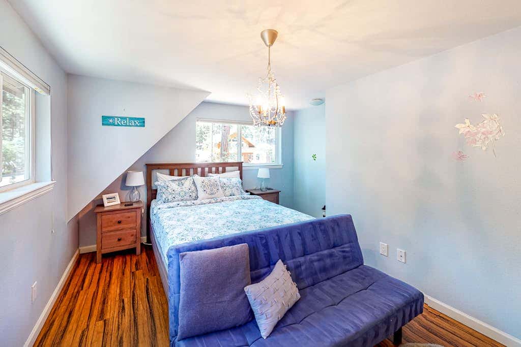 Hot Tub & Backyard - Walk 2 Blocks to Lake & Restaurants