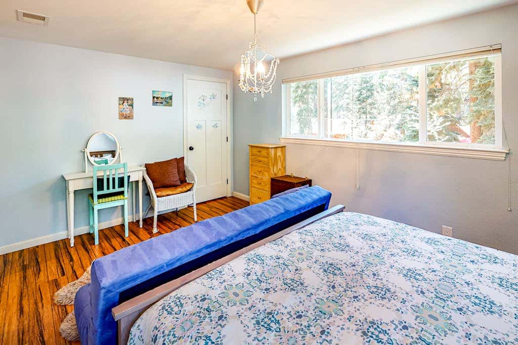 Hot Tub & Backyard - Walk 2 Blocks to Lake & Restaurants