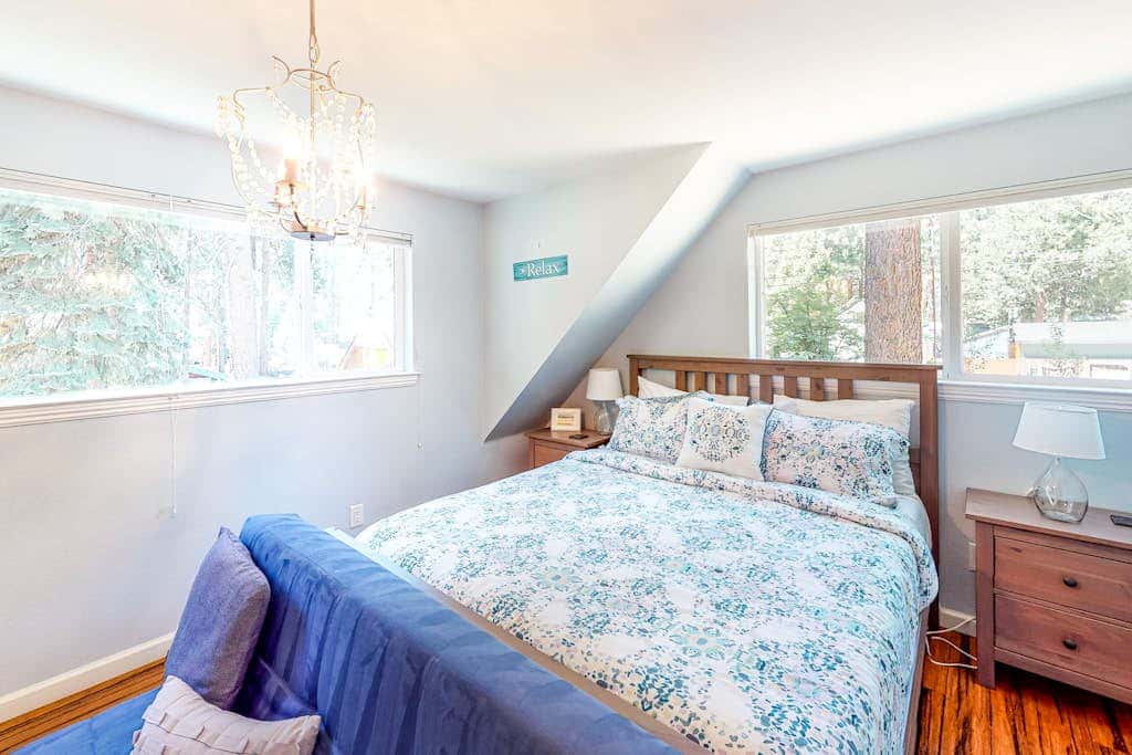 Hot Tub & Backyard - Walk 2 Blocks to Lake & Restaurants