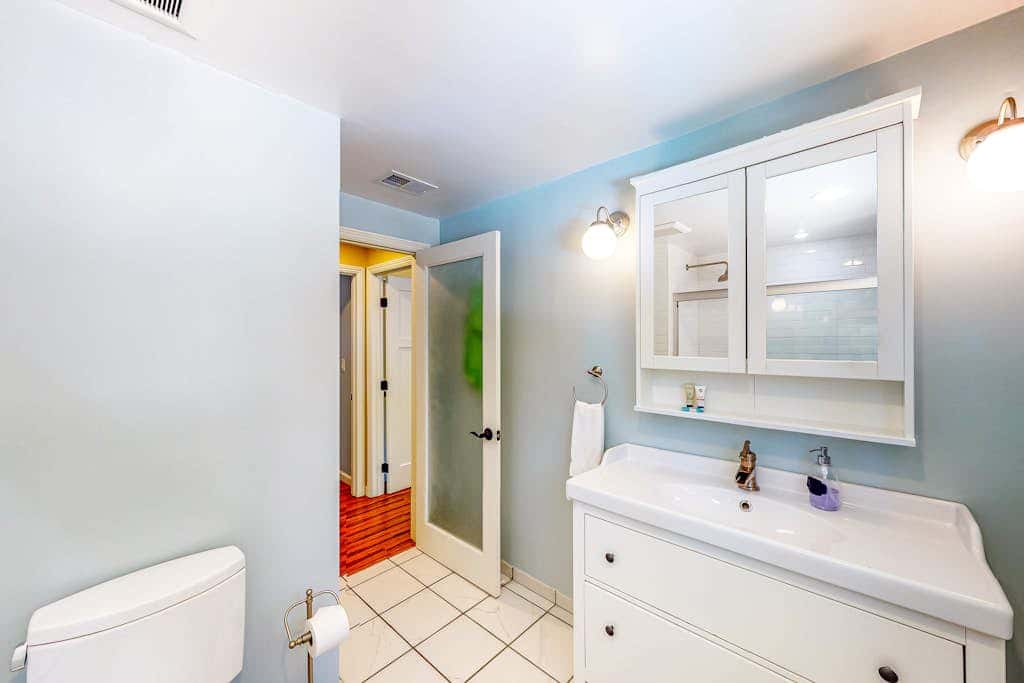 Hot Tub & Backyard - Walk 2 Blocks to Lake & Restaurants