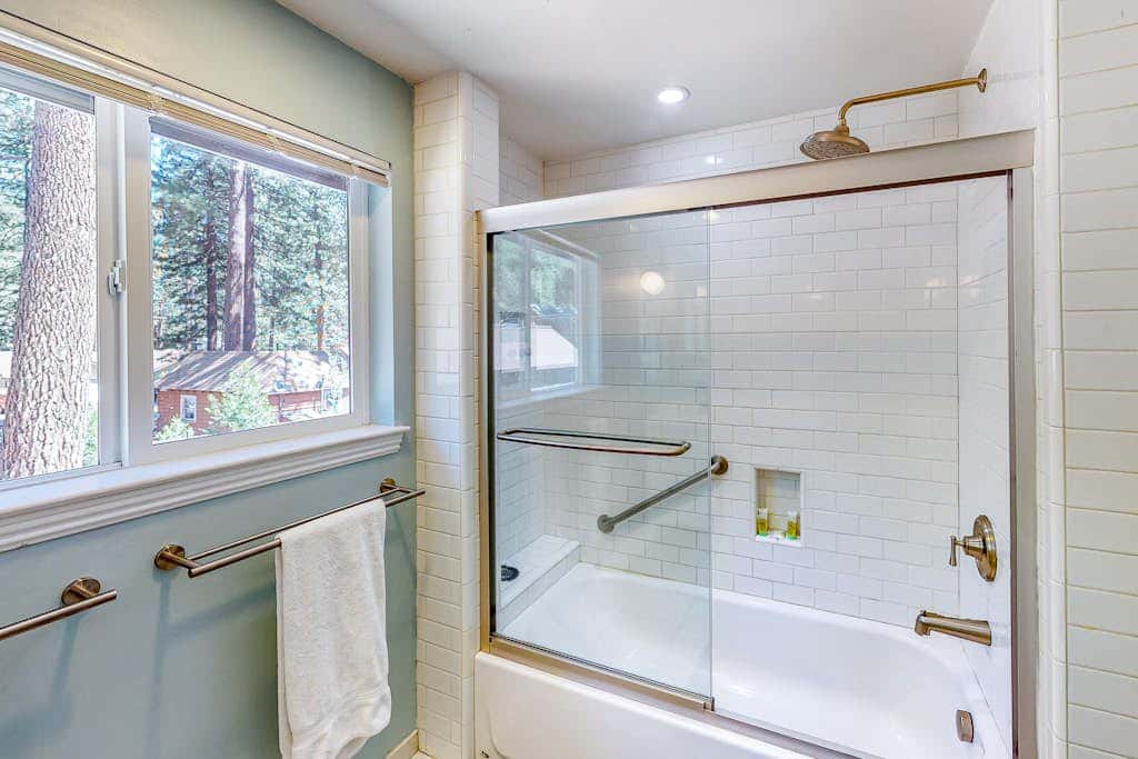 Hot Tub & Backyard - Walk 2 Blocks to Lake & Restaurants