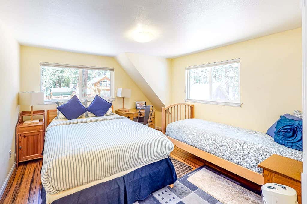 Hot Tub & Backyard - Walk 2 Blocks to Lake & Restaurants