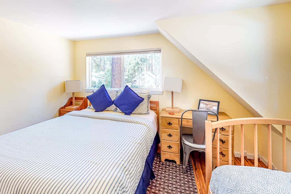 Hot Tub & Backyard - Walk 2 Blocks to Lake & Restaurants