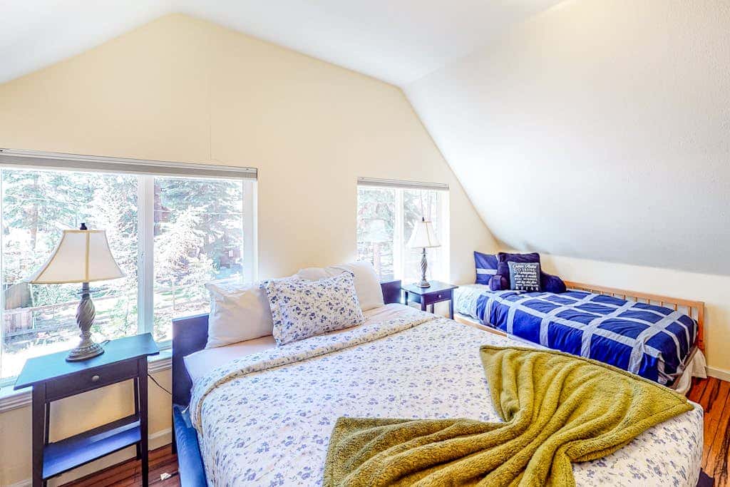 Hot Tub & Backyard - Walk 2 Blocks to Lake & Restaurants