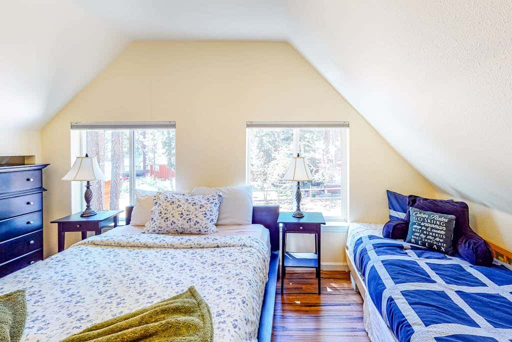 Hot Tub & Backyard - Walk 2 Blocks to Lake & Restaurants