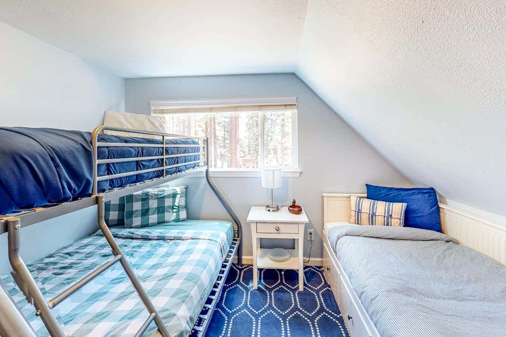 Hot Tub & Backyard - Walk 2 Blocks to Lake & Restaurants