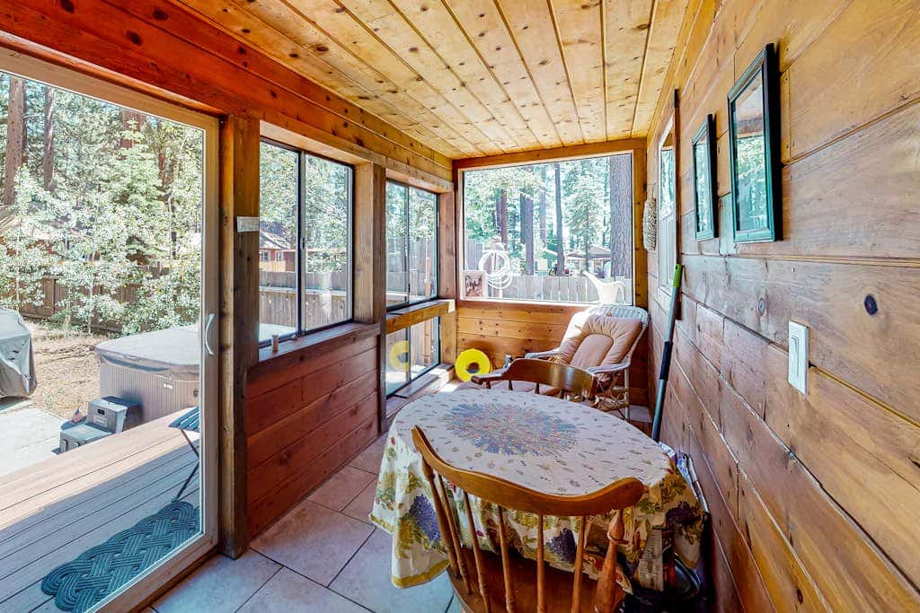 Hot Tub & Backyard - Walk 2 Blocks to Lake & Restaurants
