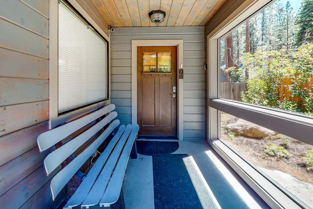 Hot Tub & Backyard - Walk 2 Blocks to Lake & Restaurants