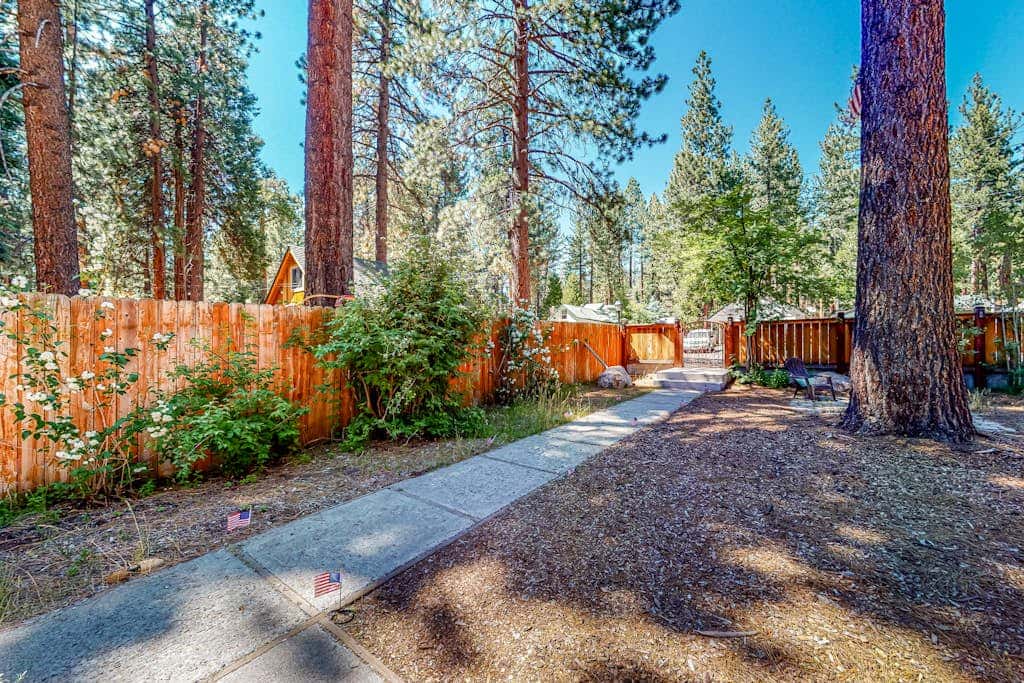 Hot Tub & Backyard - Walk 2 Blocks to Lake & Restaurants