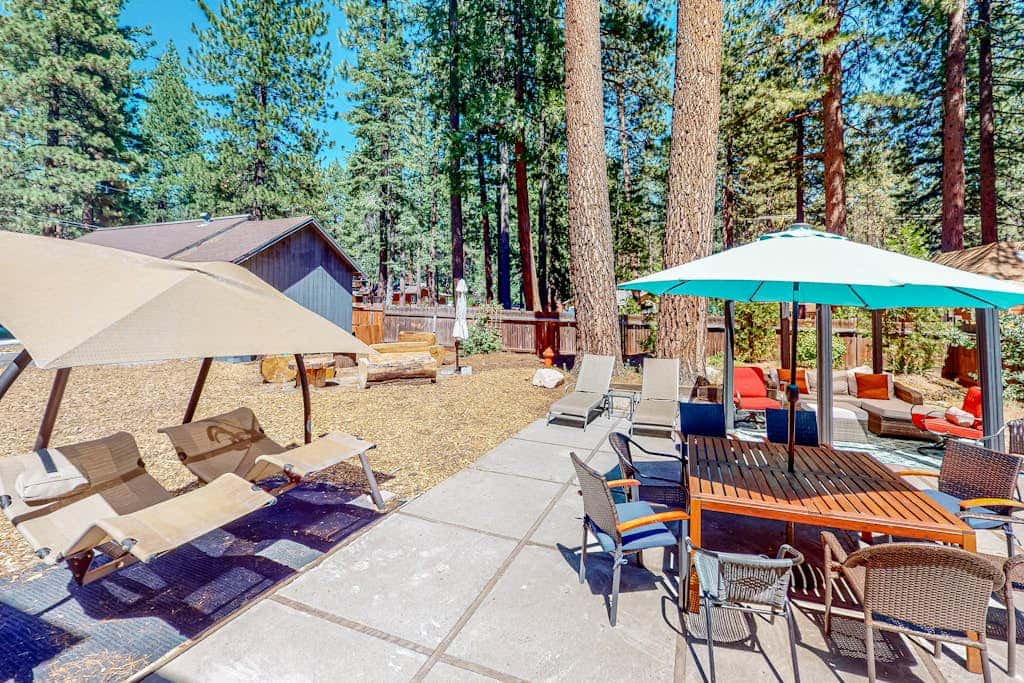 Hot Tub & Backyard - Walk 2 Blocks to Lake & Restaurants