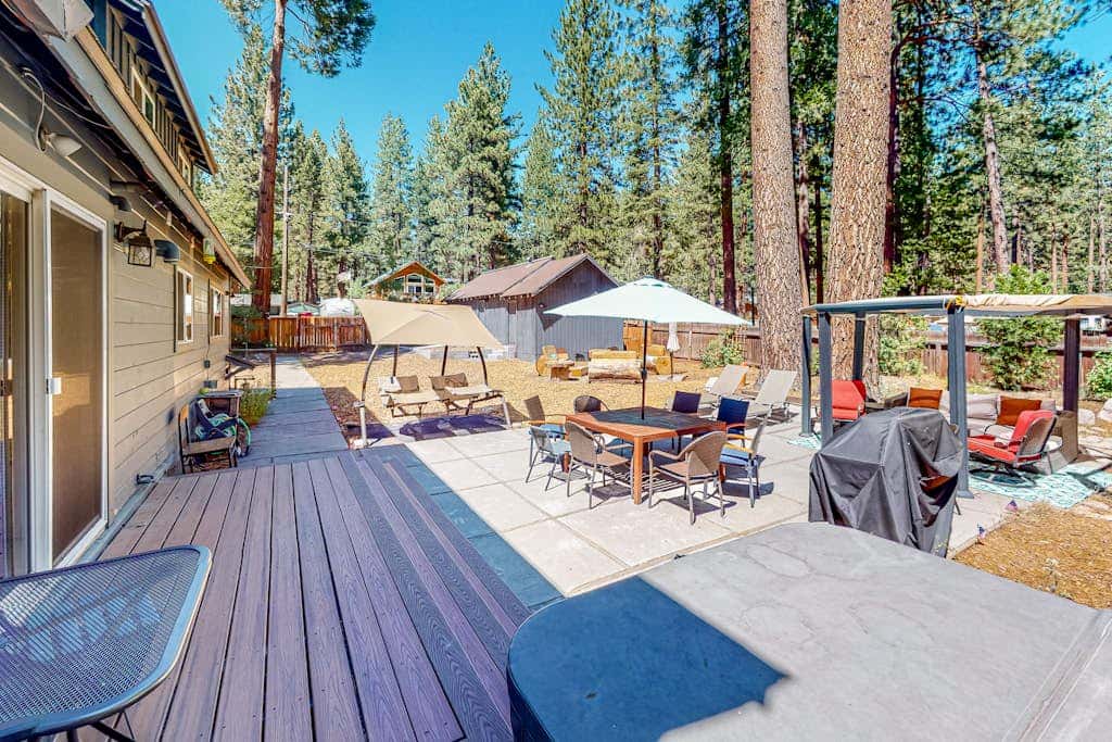 Hot Tub & Backyard - Walk 2 Blocks to Lake & Restaurants