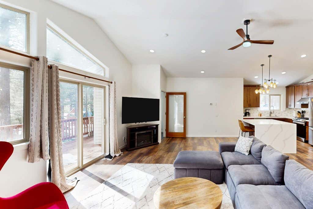 Modern, bright home with great deck - walk to Kings Beach, golf & town