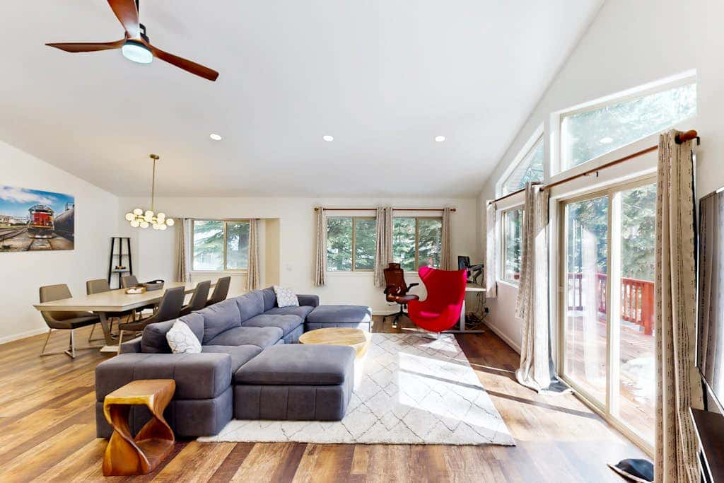 Modern, bright home with great deck - walk to Kings Beach, golf & town